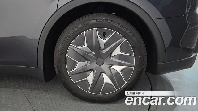 Tesla Model Y 2026 — photo 7