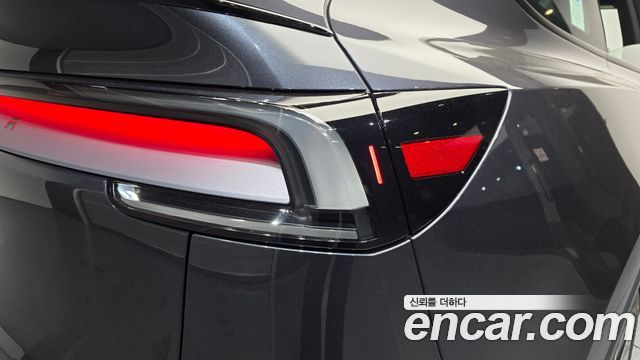 Tesla Model Y 2026 — photo 9