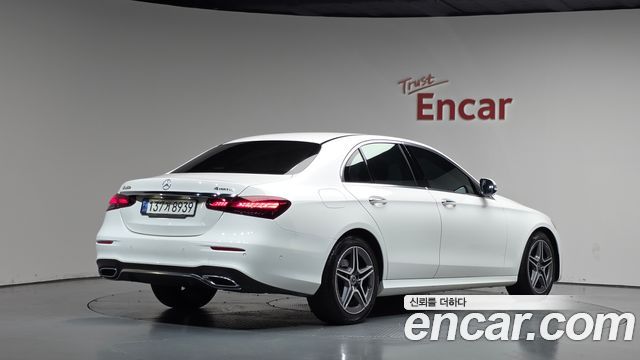 Mercedes-Benz E-Class 2023 — photo 2