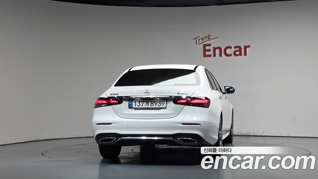 Mercedes-Benz E-Class 2023 — photo 4