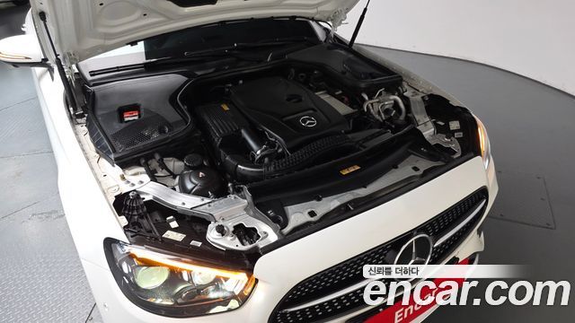 Mercedes-Benz E-Class 2023 — photo 6