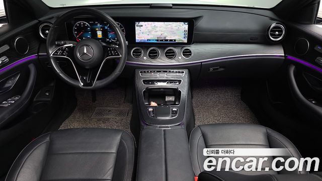 Mercedes-Benz E-Class 2023 — photo 10