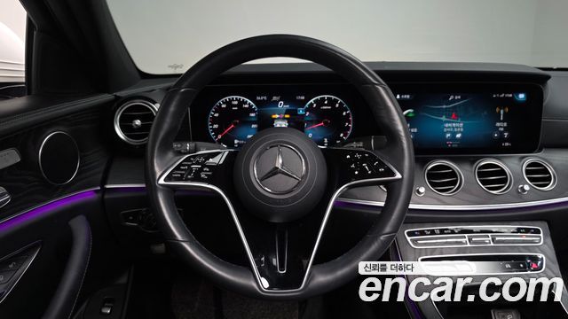 Mercedes-Benz E-Class 2023 — photo 19