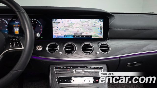 Mercedes-Benz E-Class 2023 — photo 20