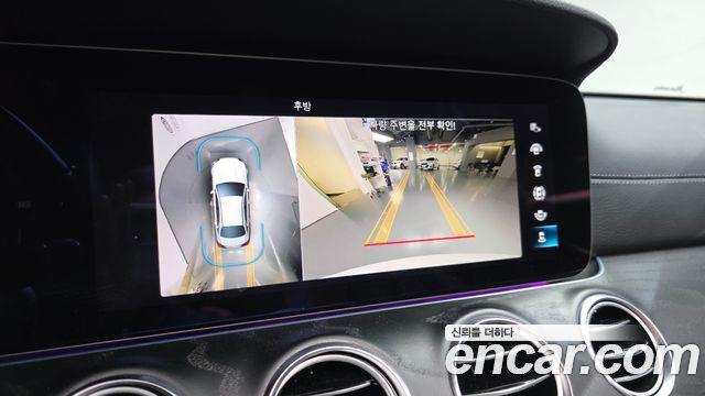 Mercedes-Benz E-Class 2023 — photo 21