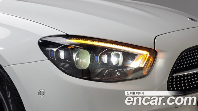 Mercedes-Benz E-Class 2023 — photo 8