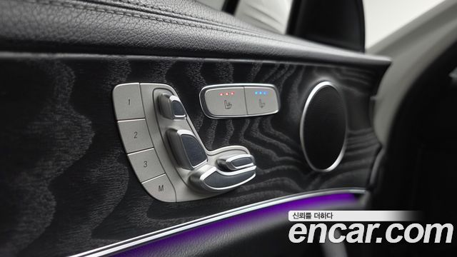 Mercedes-Benz E-Class 2023 — photo 14