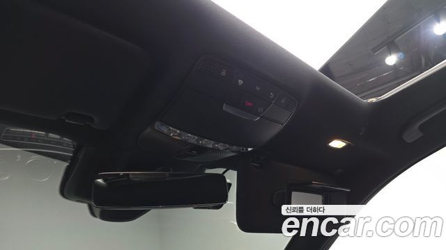 Mercedes-Benz E-Class 2023 — photo 28