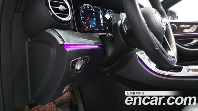 Mercedes-Benz E-Class 2023 — photo 30