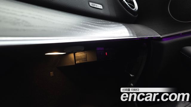 Mercedes-Benz E-Class 2023 — photo 35