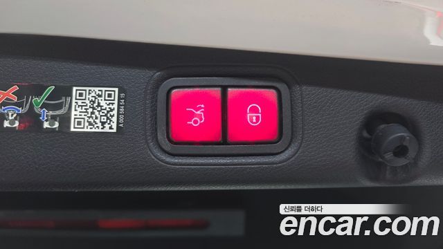 Mercedes-Benz E-Class 2023 — photo 36
