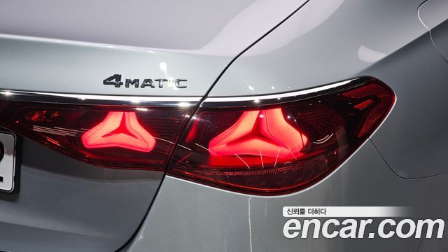 Mercedes-Benz E-Class 2024 — photo 9
