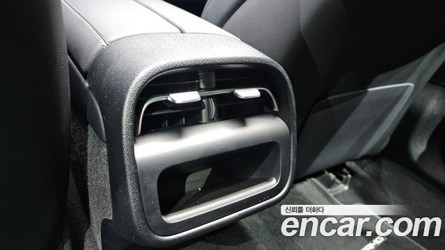 Mercedes-Benz E-Class 2024 — photo 35