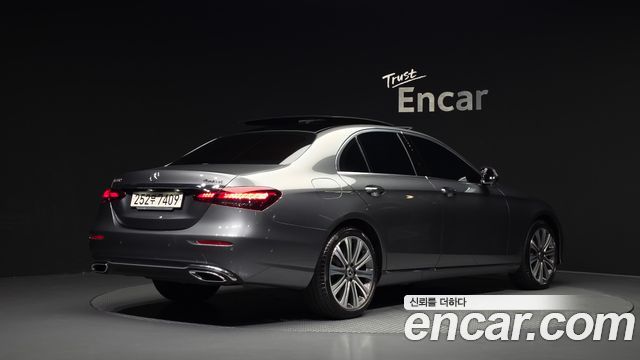 Mercedes-Benz E-Class 2022 — photo 2