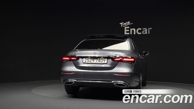 Mercedes-Benz E-Class 2022 — photo 4