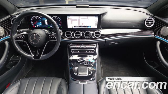 Mercedes-Benz E-Class 2022 — photo 10