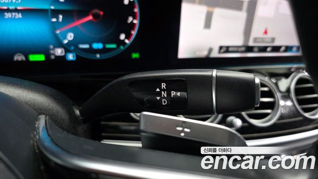Mercedes-Benz E-Class 2022 — photo 12