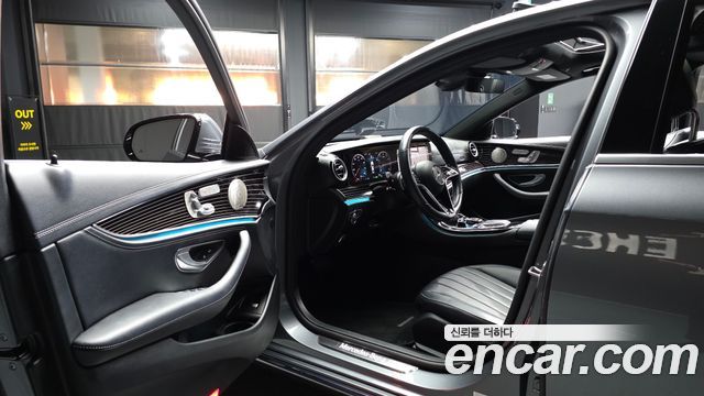 Mercedes-Benz E-Class 2022 — photo 13