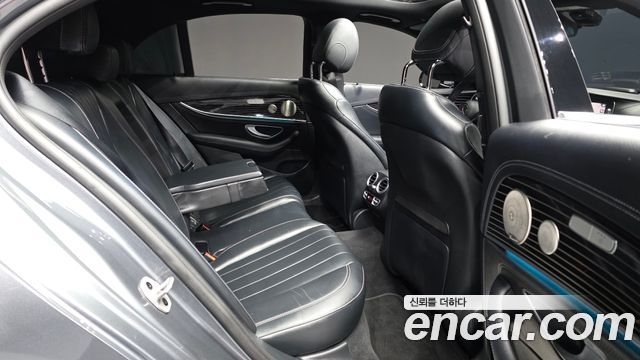 Mercedes-Benz E-Class 2022 — photo 18