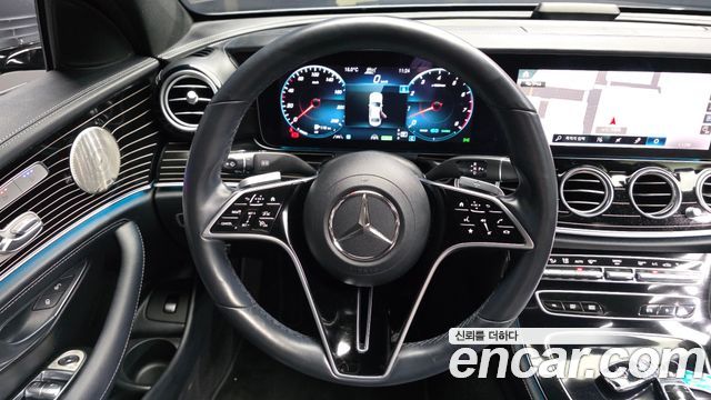 Mercedes-Benz E-Class 2022 — photo 19