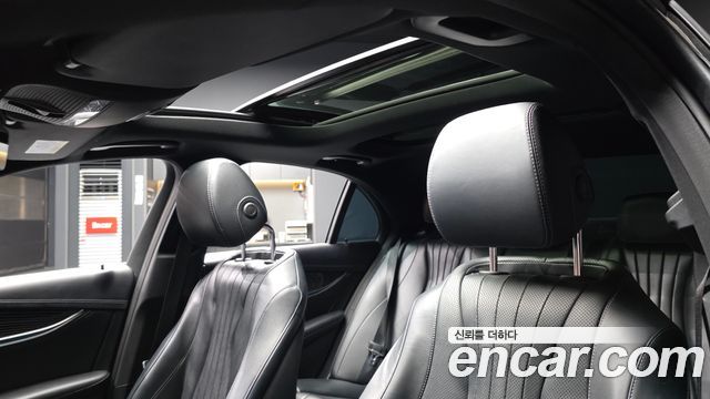 Mercedes-Benz E-Class 2022 — photo 23