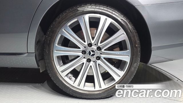 Mercedes-Benz E-Class 2022 — photo 7