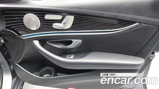 Mercedes-Benz E-Class 2022 — photo 14