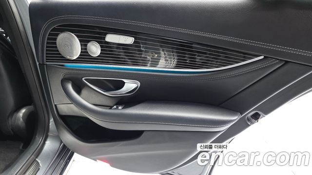 Mercedes-Benz E-Class 2022 — photo 15