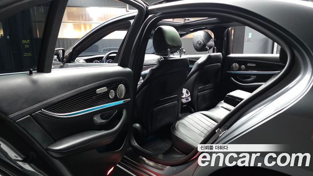 Mercedes-Benz E-Class 2022 — photo 16