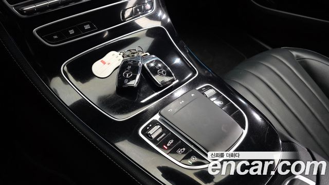 Mercedes-Benz E-Class 2022 — photo 29