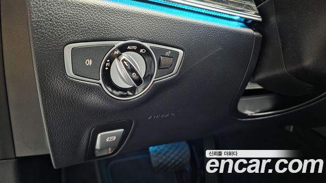 Mercedes-Benz E-Class 2022 — photo 30