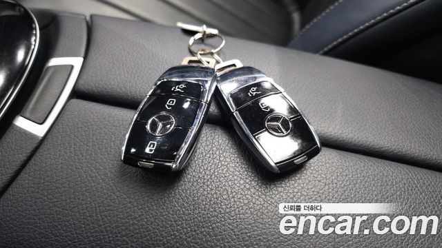 Mercedes-Benz E-Class 2022 — photo 34