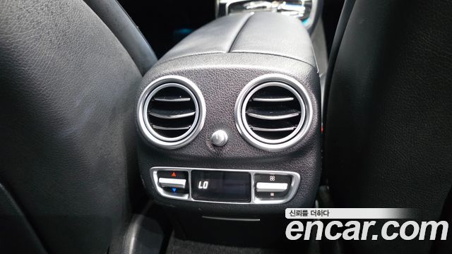 Mercedes-Benz E-Class 2022 — photo 35