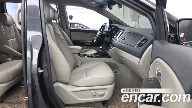 Kia Canival 2019 — photo 17