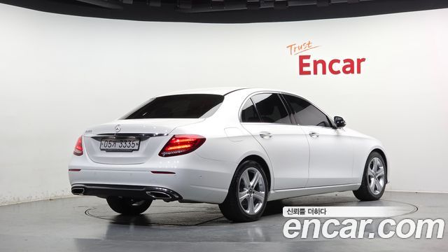 Mercedes-Benz E-Class 2018 — photo 2