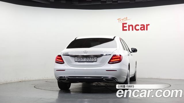 Mercedes-Benz E-Class 2018 — photo 4