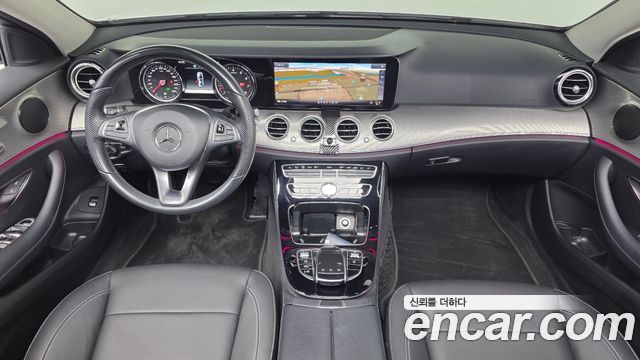 Mercedes-Benz E-Class 2018 — photo 10