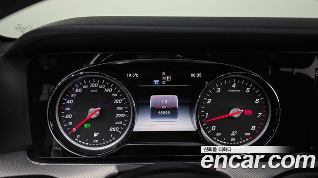 Mercedes-Benz E-Class 2018 — photo 11