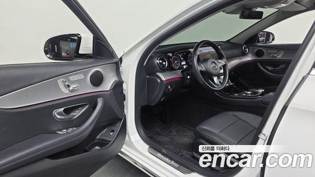 Mercedes-Benz E-Class 2018 — photo 13