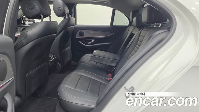 Mercedes-Benz E-Class 2018 — photo 18