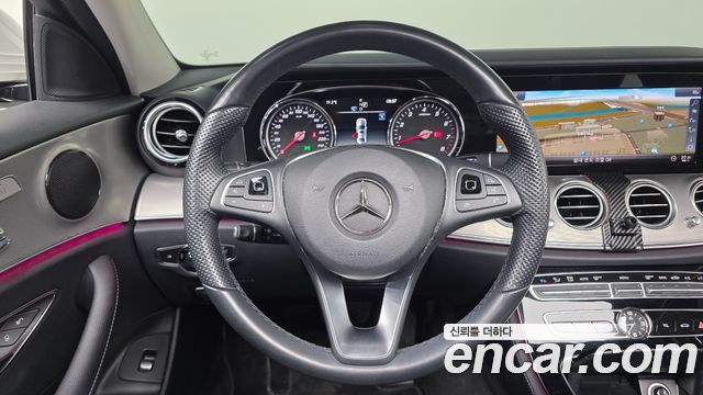 Mercedes-Benz E-Class 2018 — photo 19