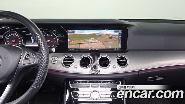 Mercedes-Benz E-Class 2018 — photo 20