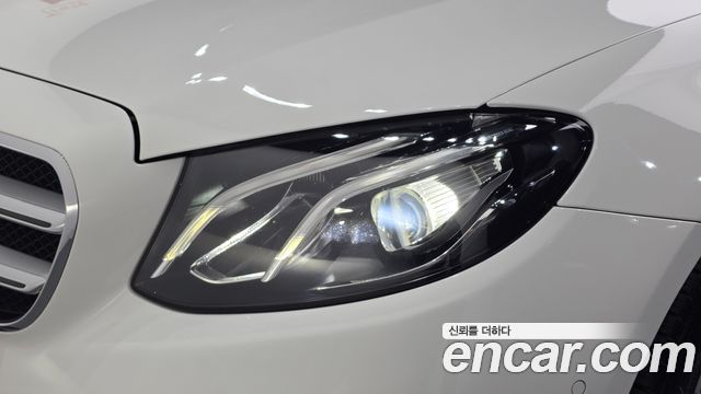 Mercedes-Benz E-Class 2018 — photo 8