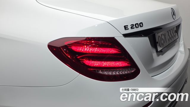 Mercedes-Benz E-Class 2018 — photo 9
