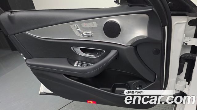 Mercedes-Benz E-Class 2018 — photo 14