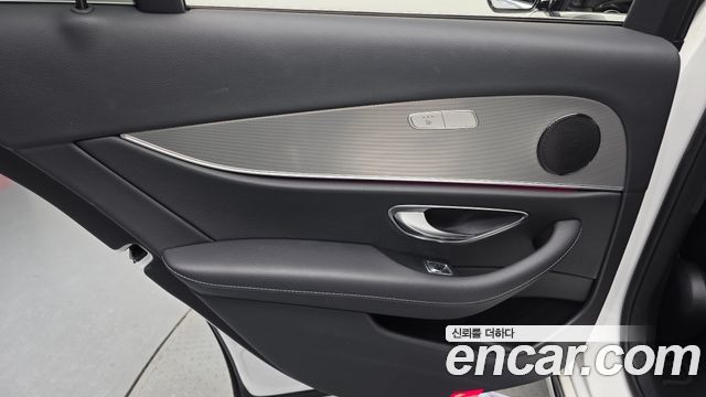 Mercedes-Benz E-Class 2018 — photo 15