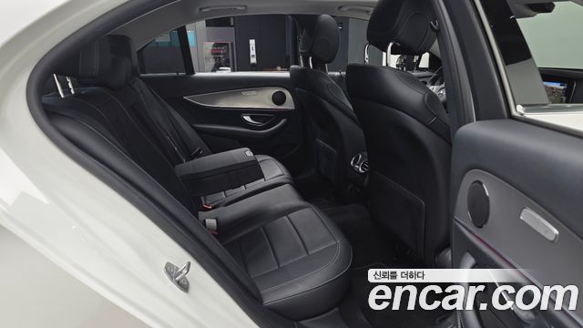 Mercedes-Benz E-Class 2018 — photo 16