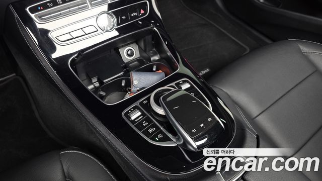 Mercedes-Benz E-Class 2018 — photo 28