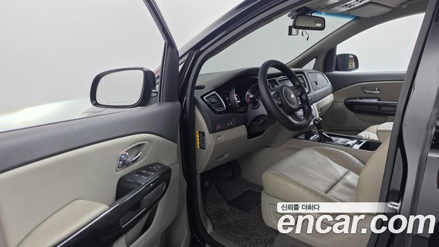 Kia Canival 2016 — photo 13
