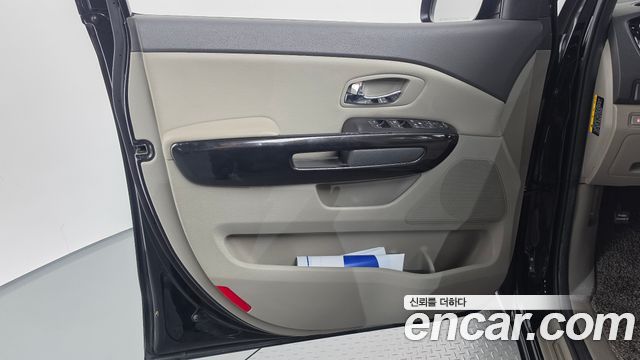 Kia Canival 2016 — photo 14
